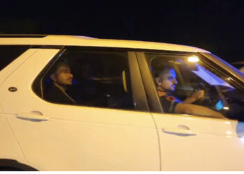 VIDEO/ I buzëqeshur në një makinë luksoze, momenti kur Salianji mbërrin në burgun e Fierit