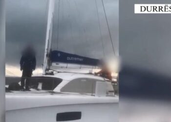 Jahti pësoi defekt, shpëtohen 4 shtetasit e huaj në bregdetin e Adriatikut