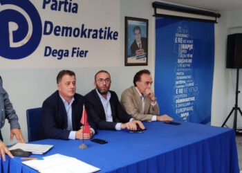 Bardhi prezantohet me demokratët në Fier: Qytetarët janë përballuar me arrogancë, varfëri dhe korrupsion në çdo sektor