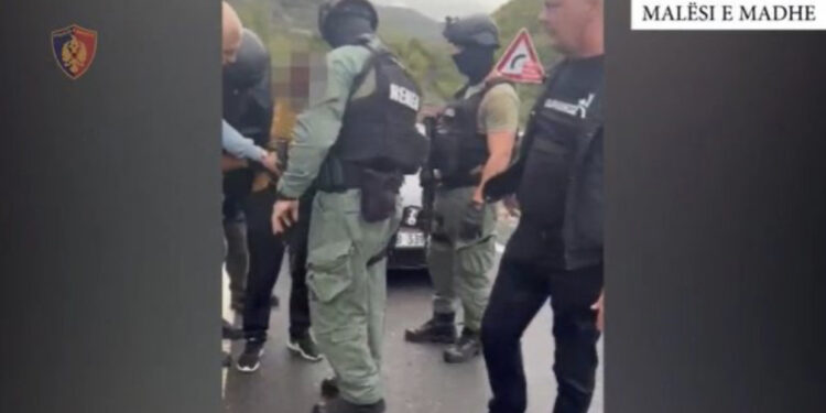 “Ishte me gruan në makinë”. Plagosi dy persona në Malësinë e madhe, detajet e arrestimit të Lul Rakajt