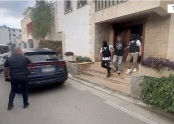 Në korrik plagosi me armë tre persona/ U kap në një hotel në Kukës, dalin pamjet e arrestimit të djalit të pronarit të ujit Lajthiza 