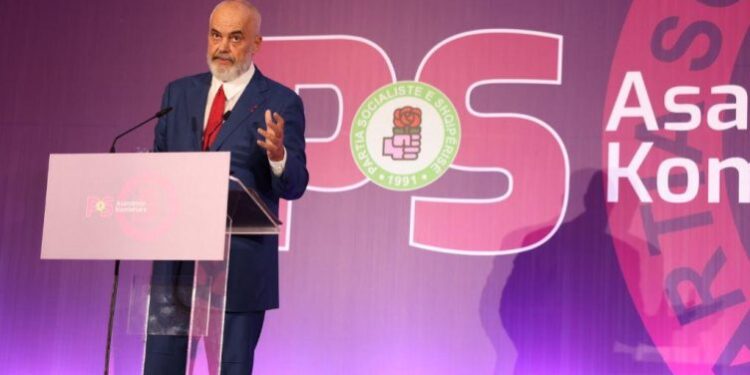 Rama mbledh sot drejtuesit e qarqeve dhe kryebashkiakët socialistë, porositë që pritet t’u japë