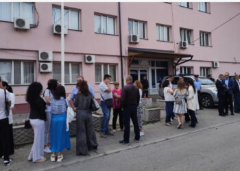 Serbët sërish në protestë kundër mbylljes së institucioneve paralele nga autoritetet e Kosovës