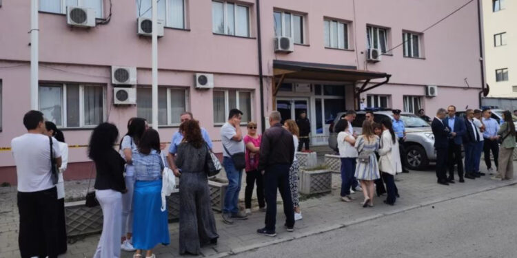 Serbët sërish në protestë kundër mbylljes së institucioneve paralele nga autoritetet e Kosovës