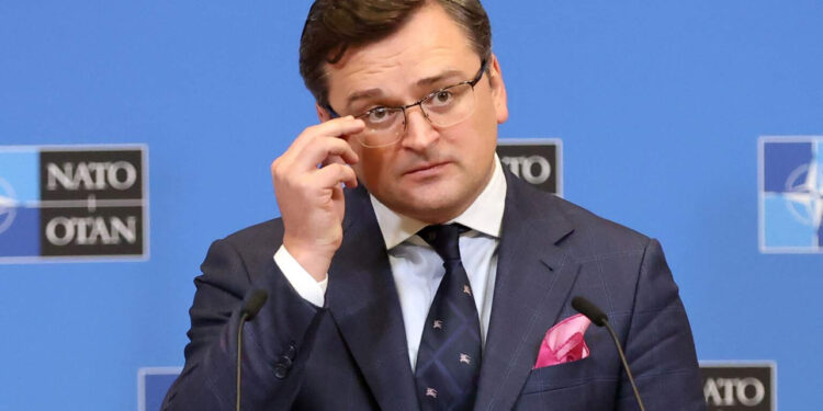 Dridhet Zelensky, jep dorëheqjen edhe ministri i Jashtëm