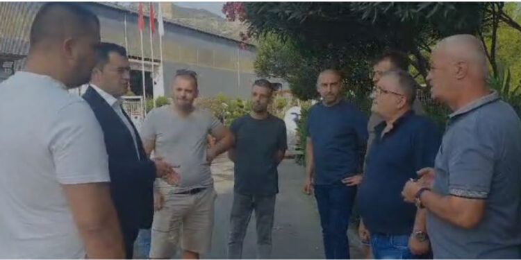 Mbyllja e KURUM/ Punonjësit dhe kryebashkiaku Llatja nisin negociatat me kompaninë