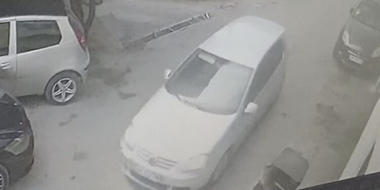 FOTO/ Makina e atentatit në Tiranë, autorët u zhdukën pa gjurmë