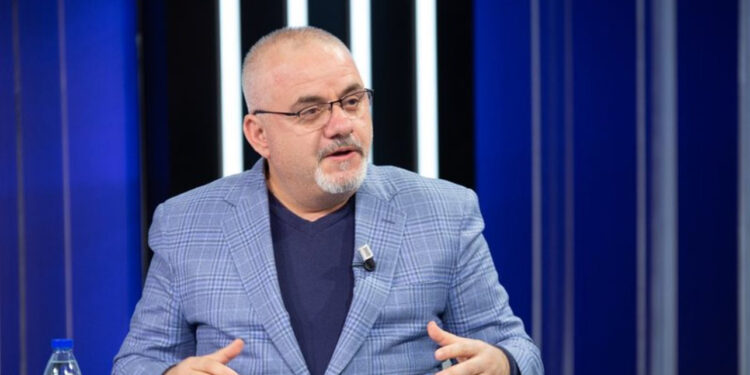 Detaje nga dosja, gazetari Hoxha paralajmëron: Zhvillime të mëdha do të trondisin ndjeshëm skenën politike…