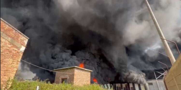 Zjarri në Elbasan, shkak shkëndija elektrike