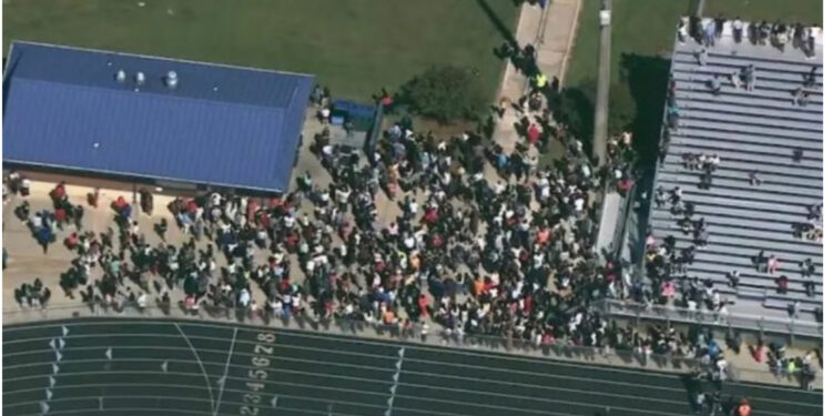 Minutat dramatike të të shtënave në shkollë, studentët tronditen nga masakra me 4 të vrarë në Georgia: Britma dhe ankth