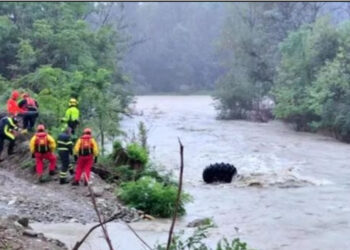Përmbytje në veri të Italisë, Torino dhe Milano nën ujë, një i humbur