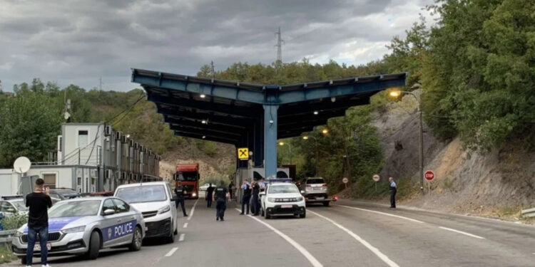Lirohet qarkullimi në Jarinje, Merdari dhe Bërnjaku mbesin të bllokuara