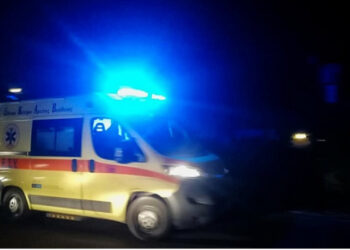 Sherr mes shqiptarëve në Greqi, 30-vjeçari plagoset me thikë nga bashkatdhetari! I riu në gjendje kritike, shpallet në kërkim autori