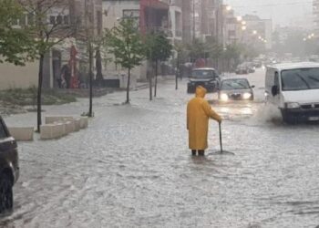 Reshje të dendura shiu pritet të mbërthejnë vendin tonë në fillim të javës, ja zonat që rrezikojnë përmbytje