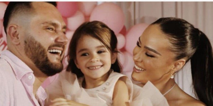 Vajza e Xhensilës dhe Besit shkon në klasë të parë, s’do ta besoni sa ka kushtuar çanta e shkollës