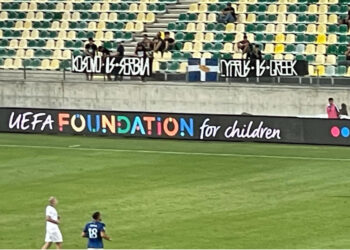 Skandal në duelin Qipro-Kosovë, tifozët me banderolë “Kosova është Serbi”
