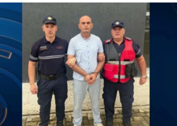 “I vrava se u zunë me djalin”, fjalët e para në polici të autorit të vrasjes së dyfishtë në Fier