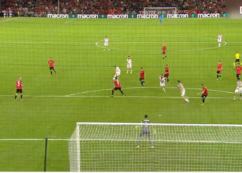 LIVE/ Predhë nga 30-metra, Kochorashvili lë në vend Strakoshën dhe kalon në avantazh Gjeorgjinë 