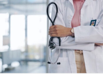 Miratohet sot në Kuvend, Çfarë parashikon Urdhri i ri i Mjekëve: Jo më shumë se 50 orë pune në muaj te privati! Gjoba deri në 1 mln lekë, pezullim deri në heqje licence për kë abuzon