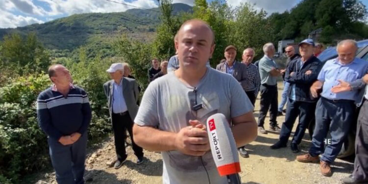 Klos/ Banorët e Gurit të Bardhë protestë kundër ndërimit të hidrocentraleve