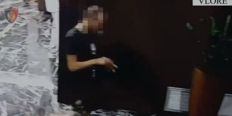 Vodhi kazinon në Vlorë, arrestohet i riu. Çfarë dyshon policia