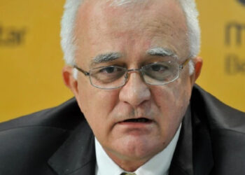 Analisti serb Janjiç: Vuçiç po llogarit që BE të detyrojë Kosovën