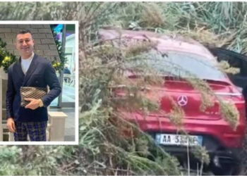 FOTOLAJM/ U aksidentua dje bashkë me dy fëmijët, ja ku përfundoi automjeti i Kristian Boçit