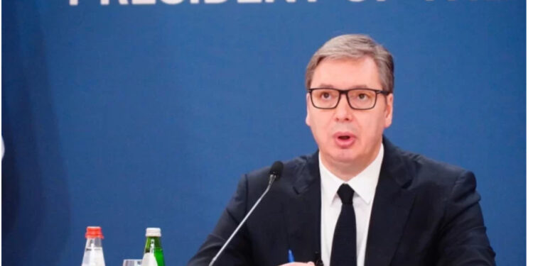 “Rikthejmë ushtrinë me detyrim”, Vuçiç: Na duhen shumë armë, por nuk do sulmojmë askënd