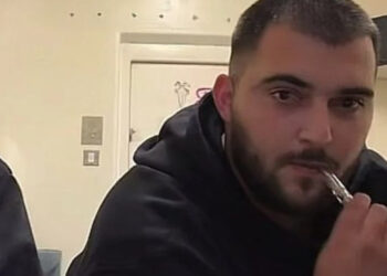 “Shkulni dhëmbët që të arratiseni”/ Shqiptarët marrin leksione live nga TikTok se si ti shpëtojnë dëbimit nga Anglia