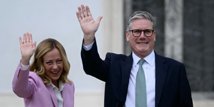 Kryeministri britanik shpreh interes mbi marrëveshjen e Italisë me Shqipërinë për emigrantët e paligjshëm