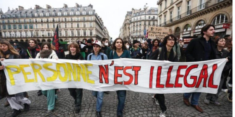 Kë kërcënojnë emigrantët?