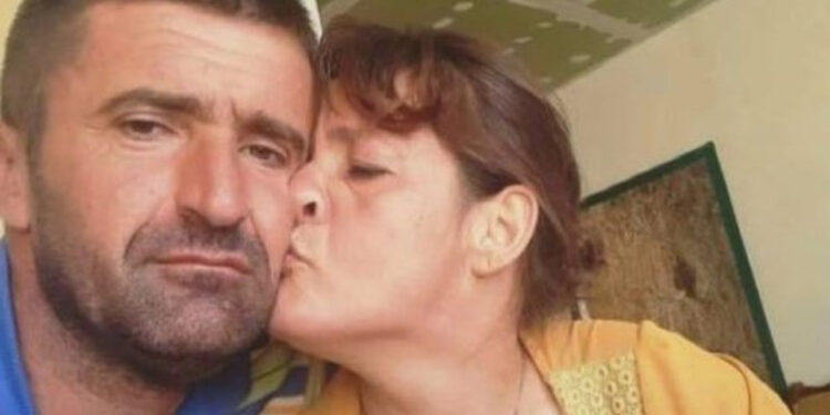 E njohu në Tik-Tok, nëna braktis fëmijët dhe nis jetën me të dashurin në stan