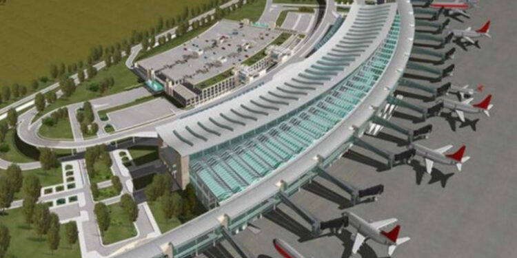 Vlorë/ Punonjësit e aeroportit protestojnë, shkak paga