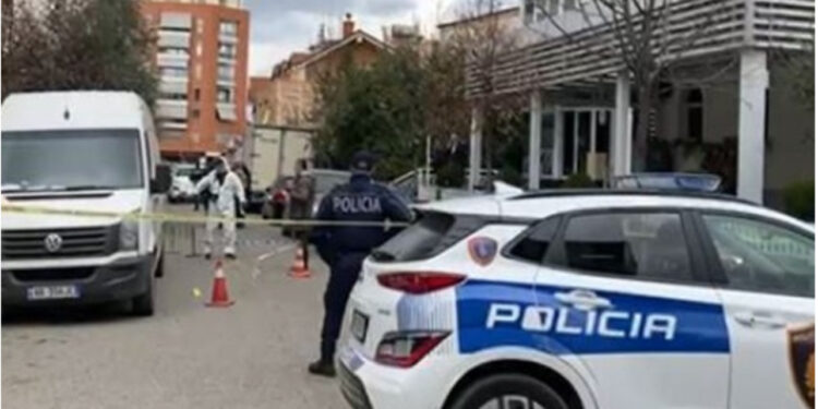 Aksident në Lezhë, furgoni plagos rëndë 7-vjeçaren