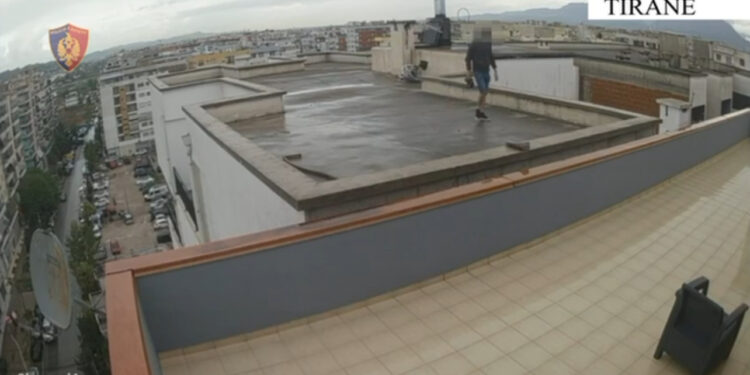 Arrestohen 4 persona për vjedhje 15,000 eurove përfshirë pronarin e argjendarisë