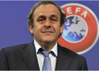 Platini propozon futbollin me 10 lojtarë