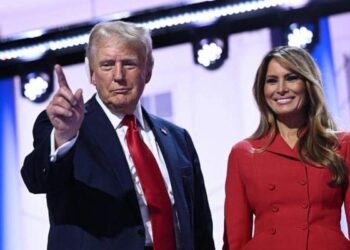 “Njerëzit e duan Zonjën tonë të Parë”/ Trump për librin e Melanias: Nëse ka shkruar gjëra të këqija për mua, mos e blini!