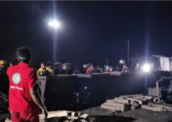 Miniera shpërtheu pas rrjedhjes së metanit/ 31 të vdekur dhe dhjetra minatorë të bllokuar në Iran