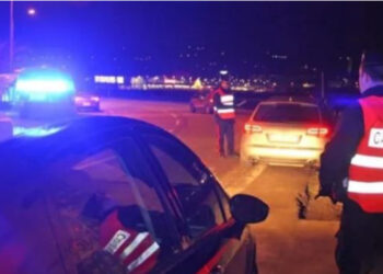 Tradhëtohet nga detaji i rëndësishëm, i riu shqiptar kapet me 1 kg drogë në makinë