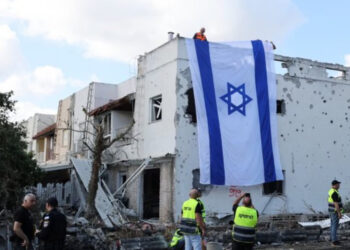 Tensionet në Liban, Hezbollahu sulmon me 100 raketa zonat pranë qytetit Haifa, kundërpërgjigjet ushtria izraelite