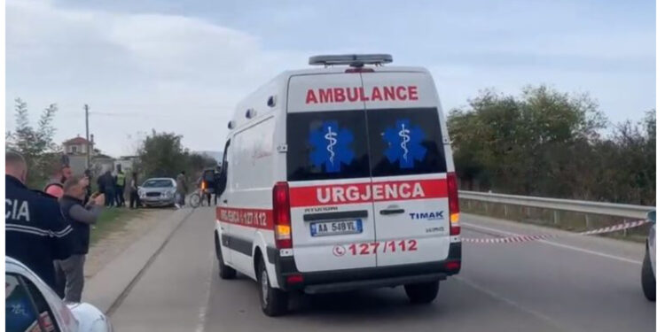 Aksident i rëndë në Kuçovë, vdesin burrë e grua, vajza e tyre përfundon në spital