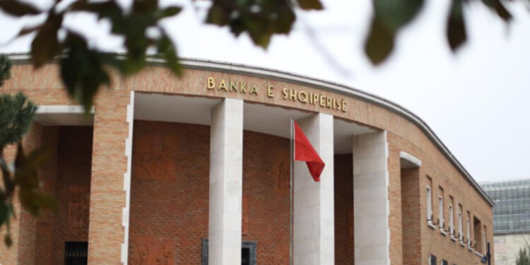 BSH përgatit ‘stuhinë’ për mikrofinancën: Jo më shumë se dy kredi njëkohësisht për çdo huamarrës