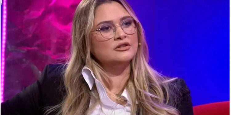 E zëvendësuan me Zhaklinën dhe Arjonin, Neda Ballku u shpall ‘LUFTE’ emisionit të dashurisë? ‘Ka një kohë të duhur…’