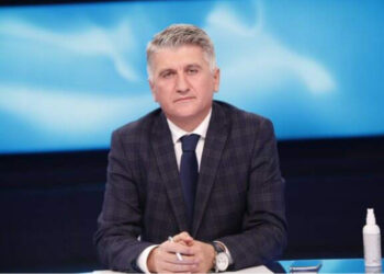 Agron Gjekmarkaj: Kthehu Sali Berisha!