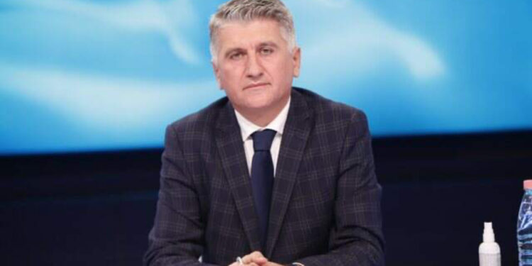 Agron Gjekmarkaj: Kthehu Sali Berisha!