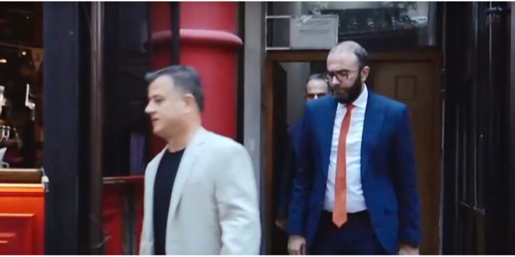 Çfarë po ndodh?! Një grup deputetësh të PD-së i shkojnë në shtëpi Sali Berishës