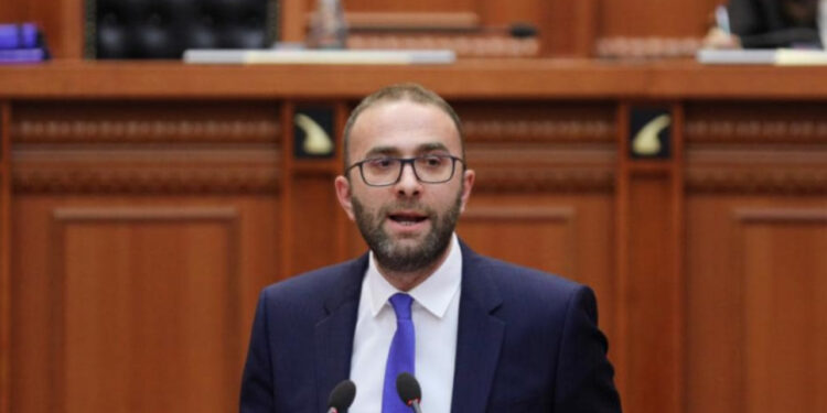 Dokumenti/ Shantazhohet Gazment Bardhi?