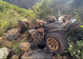 FOTO/ Makina përfundoi në humnerë, pamje nga aksidenti me 1 viktimë në Pukë