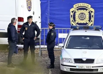 Pas një debati u kthye në shkollë me antiplumb dhe nisi të sulmonte nxënësit, plagosen 7 persona në Portugali, arrestohet autori 12-vjeçar