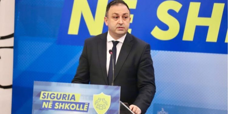 Ministri Hoxha: Siguria në shkolla, ndër prioritetet kryesore, zbatojmë projektin “Smart City” për të rritur sigurinë